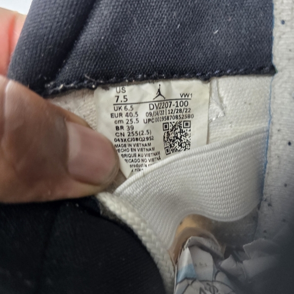 Nike Shoes Men 7.5 Women 9 Air Jordan 11 XI Low Concord DV2207 100 - Picture 2 of 7